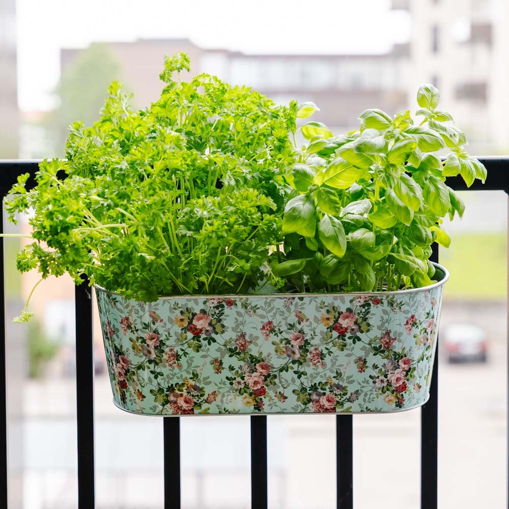 Altankasse med krog, L: 39,3 cm B: 28,9 cm H: 26,2 cm