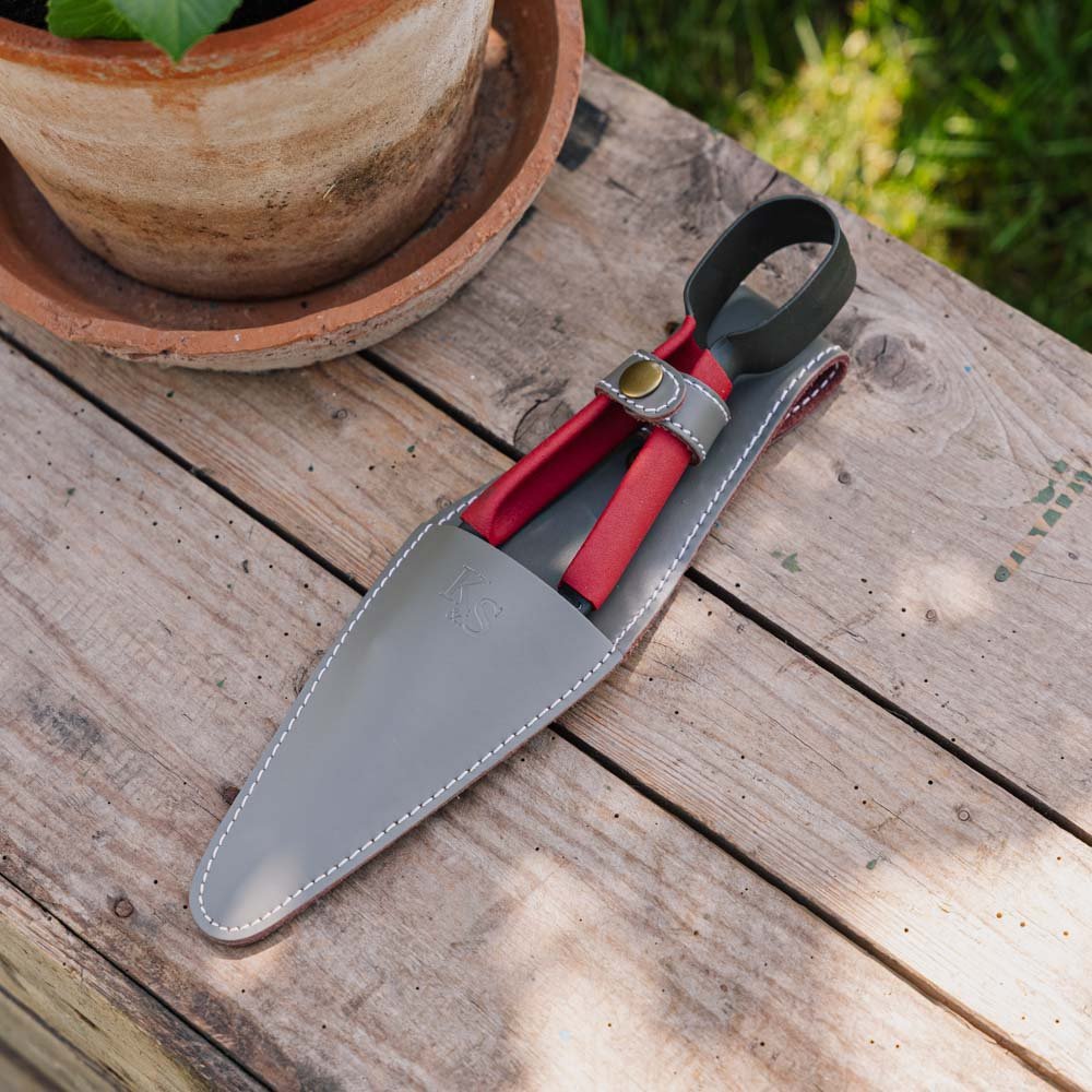 Beskärningssax, med läderhölster