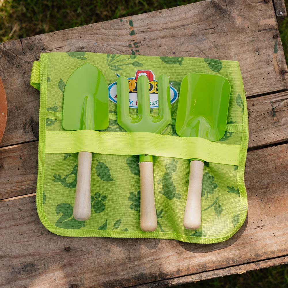 Børneværktøjstavle med redskaber