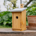 Fågelholk, furu med zinktak, L: 19 cm B: 16 cm H: 29 cm