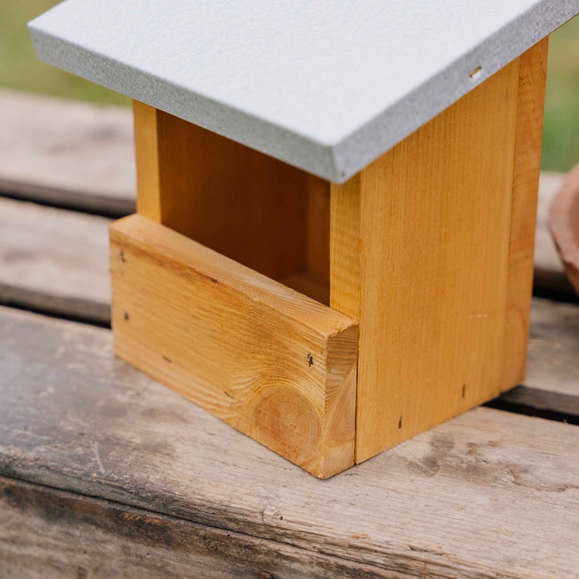 Foderhus, Robin, L: 13 cm B: 17 cm H: 20 cm