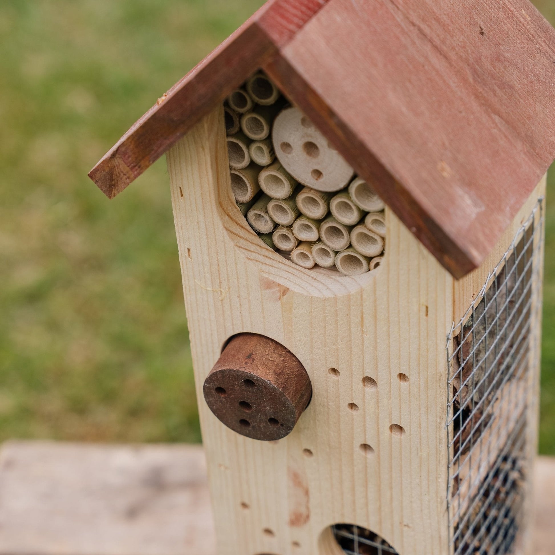 Insektshotell, torn, L: 15 cm B: 19 cm H: 52 cm