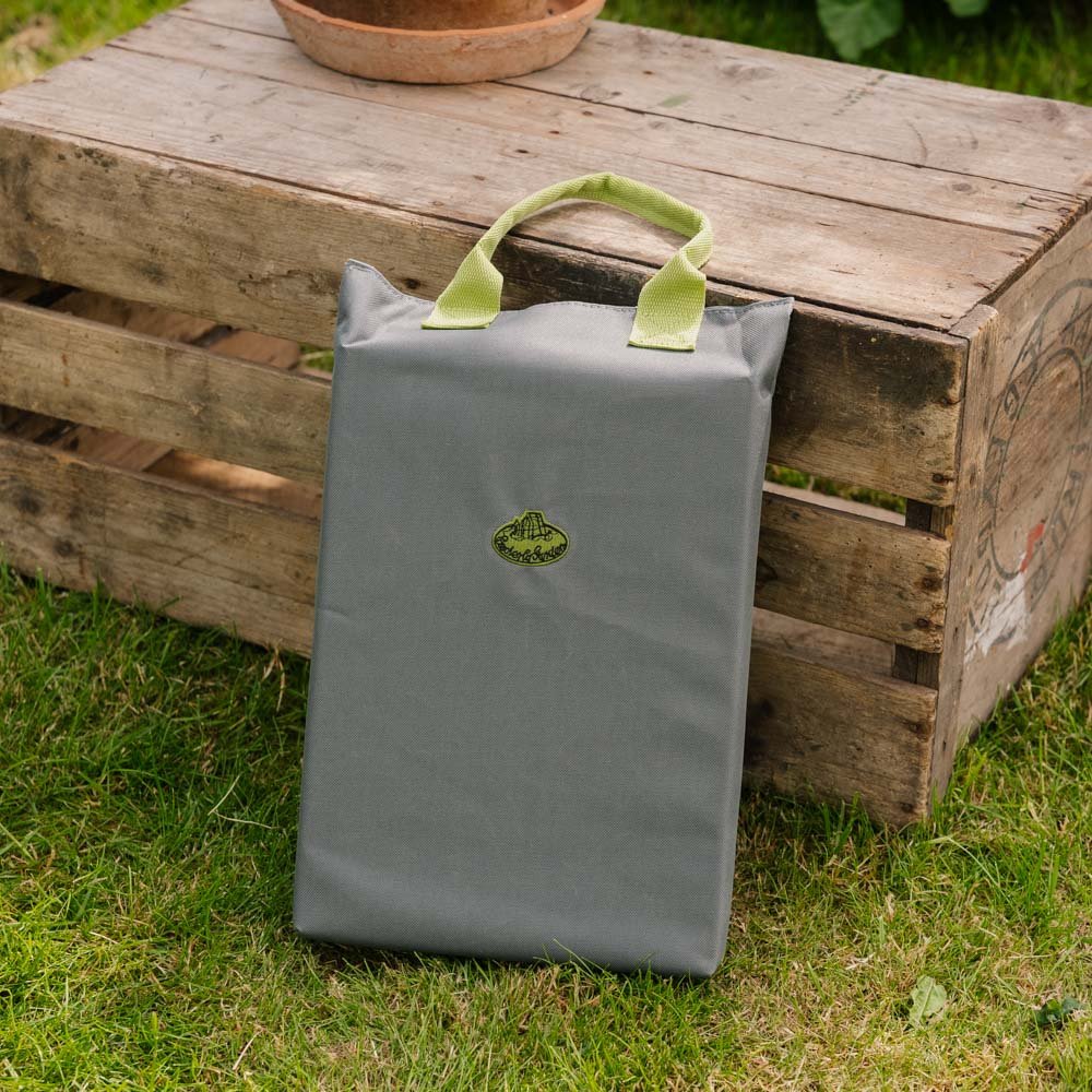 Knæpude, grå, L: 40,2 cm B: 26,3 cm