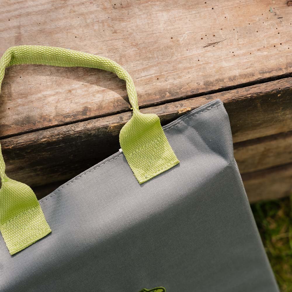 Knæpude, grå, L: 40,2 cm B: 26,3 cm